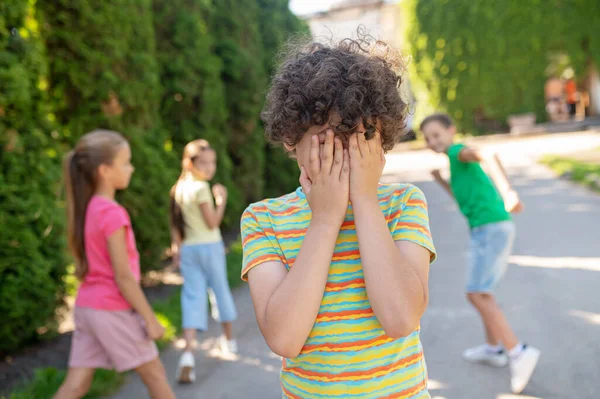 Interesting Game Primary School Children Casual Clothes Playing Hide Seek — Foto de Stock