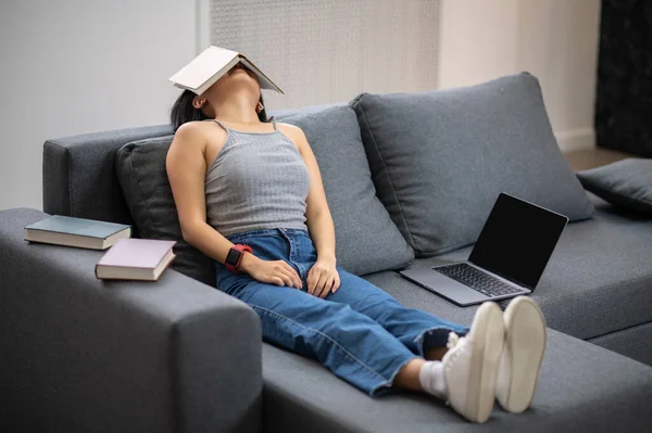 Tired Girl Sitting Sofa Looking Tired Studying — ストック写真