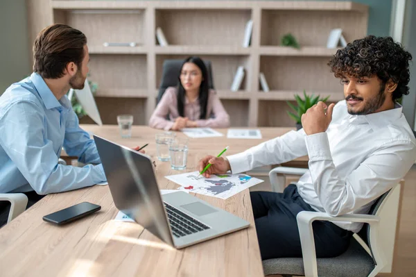 Work Project Colleagues Working Office Discussing Project Details — Stockfoto