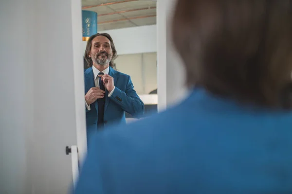 Getting Dressed Bearded Mature Man Getting Dressed Mirror — Stock Photo, Image