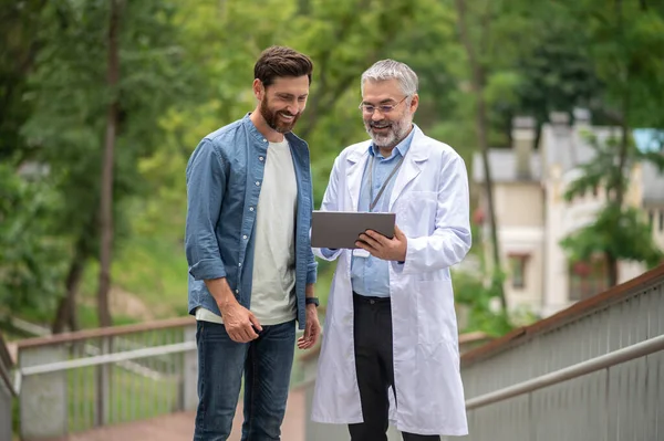 New Medicine Male Patient Talking Therapist New Emdicine — Stock Photo, Image