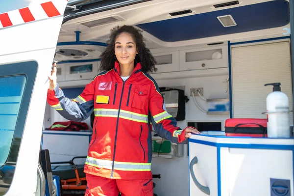 Beautiful Young African American Female Doctor Red Uniform Standing Ambulance — Stock Photo, Image