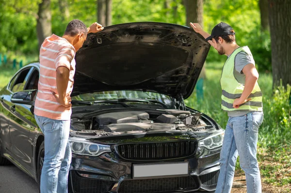 Car Problem Driver Discussing Car Accident Service Man Looking Uncertain — Stock Photo, Image