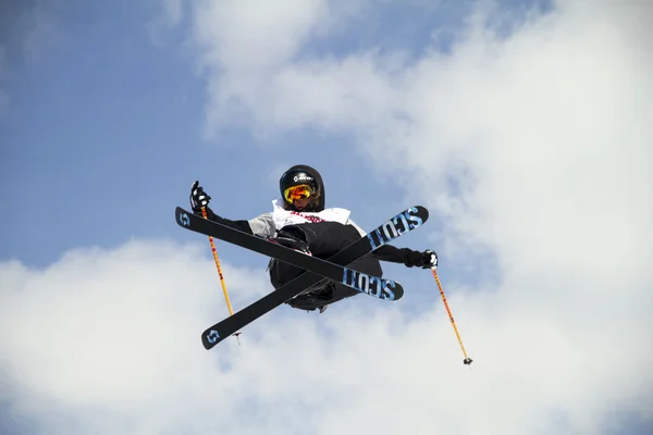 Freestyle-Skifahrer — Stockfoto