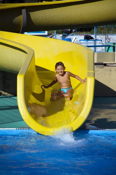 Fun dans la piscine — Photo