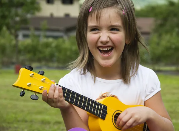 Gitara dziecko — Zdjęcie stockowe