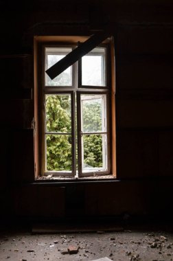 - Merhaba. Ben Ukraynalı bir fotoğrafçıyım ve bu hesabı eski eserlerimi satmak ve ülkemi desteklemek için açtım. Tüm gelir Ukrayna ordusuna ve mültecilere gönderilecek..