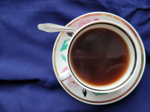 Eine Tasse Schwarzen Kaffee Auf Dunklem Hintergrund — Stockfoto