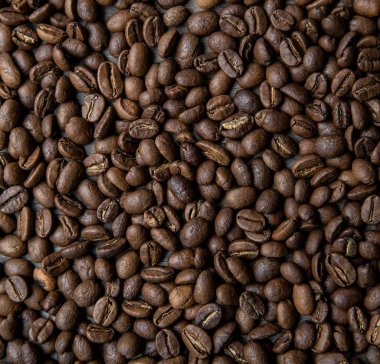 Beyaz arkaplanda kahve çekirdeği çerçevesi