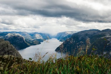Norveç'te preikestolen cliff görünümünden lysefjord