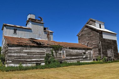 Eski terk edilmiş tahıl asansörleri bakımsız durumda.. 