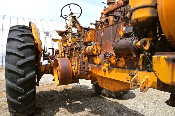 Old Tractor Parts Missing Junker State Disrepair — Stock Photo, Image