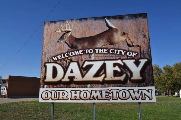 ダジー ノースダコタ州 2021年9月11日 サインは104人の人口 ノースダコタ州バーンズ郡の都市ダジーへの訪問者を歓迎します — ストック写真