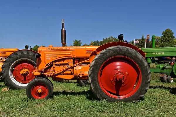 Rollag Minnesota Szeptember 2021 Minneapolis Moline Felújított Traktort Bemutatják West — Stock Fotó