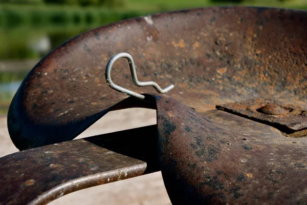 Una Llave Cotter Adjunta Asiento Tractor Oxidado Muy Viejo — Foto de Stock