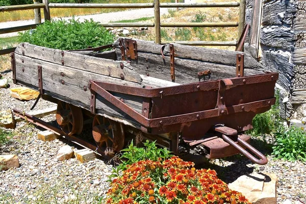 Old Wooden Cart Railroad Tracks Hauling Ore Minerals Coal Mining — Stockfoto