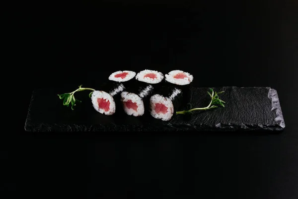 Sushi Beállított Fekete Háttér — Stock Fotó