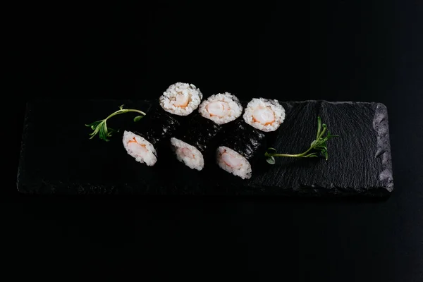 Set Sushi Sobre Fondo Negro —  Fotos de Stock
