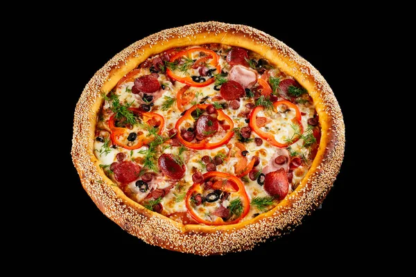 Deliciosa Pizza Quente Com Carne Queijo Fundo Preto — Fotografia de Stock