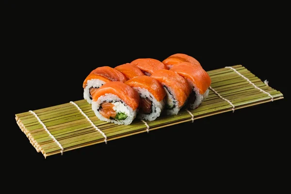Sushi Con Salmone Verdure Fondo Nero — Foto Stock