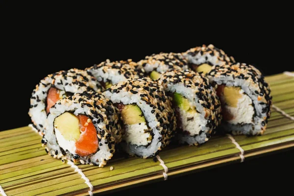 Sushi Broodje Met Zalm Avocado — Stockfoto