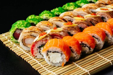 suşi bambu hasır üzerinde ayarlama