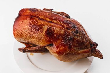 Beyaz arka plan üzerinde ördek kızartma