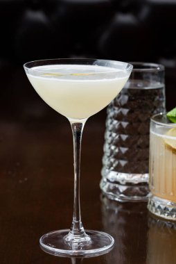 Limonlu soğuk kokteyl.