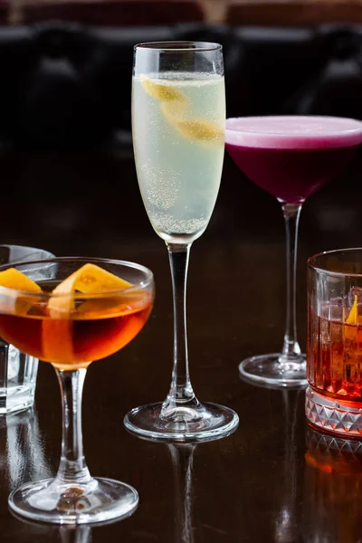 Glass Fresh Cold Cocktail Bar Counter — Stockfoto