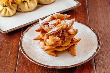 Reçelli ve tarçınlı ev yapımı kurabiyeler