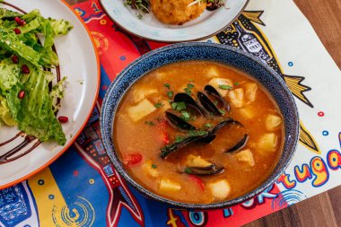 Lezzetli Asya yemeklerinin yakın görüntüsü