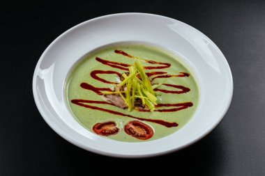 Tayland yemeği, sebzeli baharatlı çorba. 