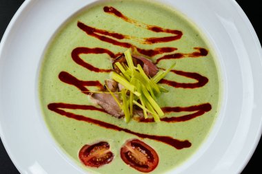 Tayland yemeği, sebzeli baharatlı çorba. 