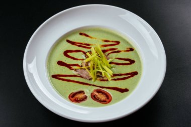 Tayland yemeği, sebzeli baharatlı çorba. 