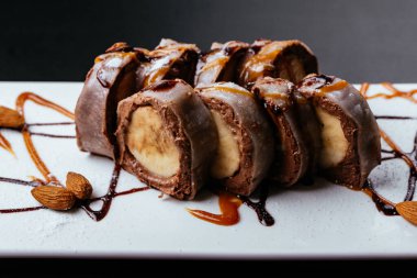 Muzlu ve çikolatalı krep.