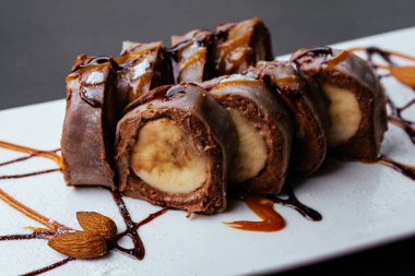 Muzlu ve çikolatalı krep.