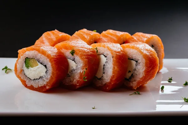 Pyszne Sushi Roll Łososia — Zdjęcie stockowe