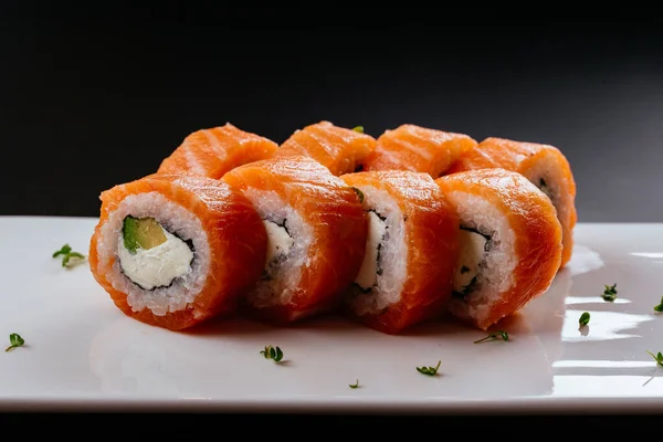 Pyszne Sushi Roll Łososia — Zdjęcie stockowe