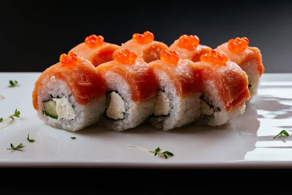 Roll Sushi Łososia Kawiorem — Zdjęcie stockowe
