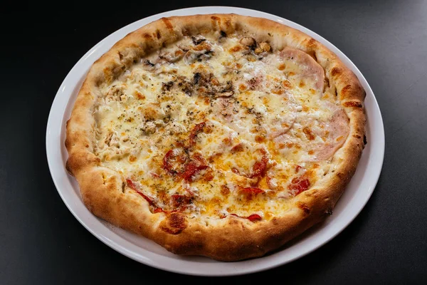 Pizza Fraîchement Préparée Close — Photo