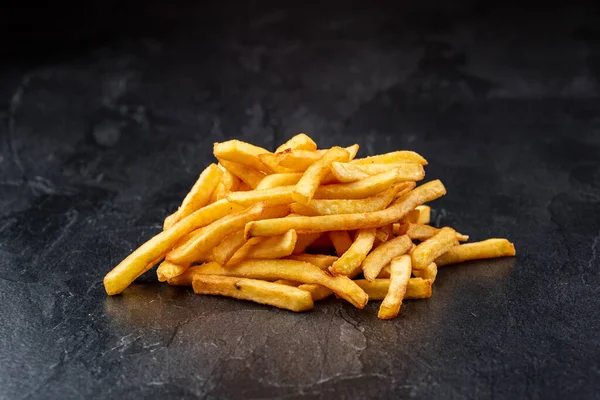 Nahaufnahme Von Pommes Auf Schwarzem Hintergrund — Stockfoto