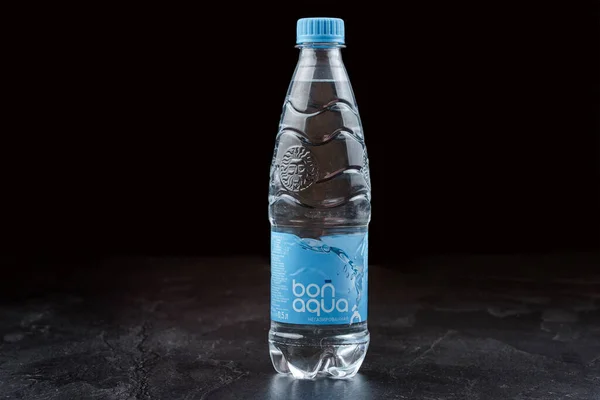 Botella Agua Bon Aqua Sobre Fondo Negro — Foto de Stock