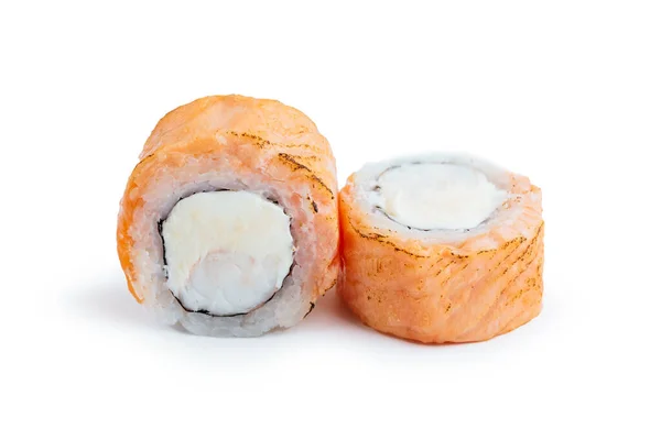 Sushi Roll Met Zalm Avocado Komkommer Roomkaas Geïsoleerd Witte Achtergrond — Stockfoto