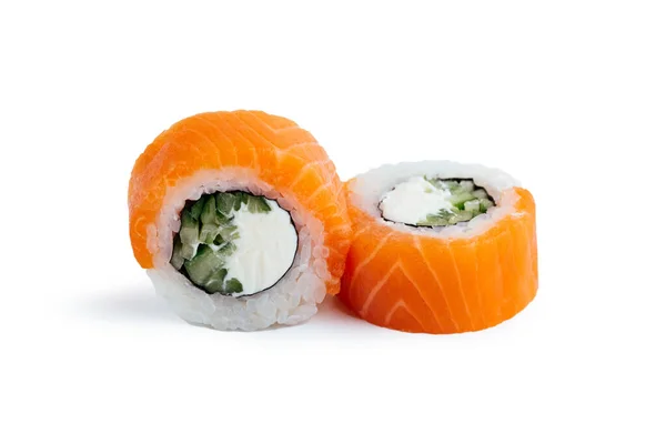 Rotolo Sushi Con Salmone Avocado Cetriolo Crema Formaggio Isolato Sfondo — Foto Stock