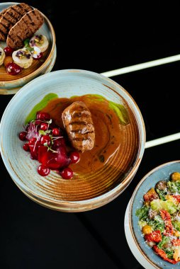 Lezzetli Asya yemeklerinin yakın görüntüsü