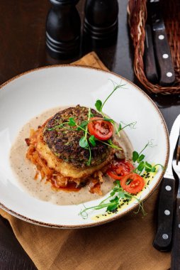 Sebze ve otlu ızgara somon.