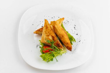 Sebzeli ve otlu kızarmış turtalar. 