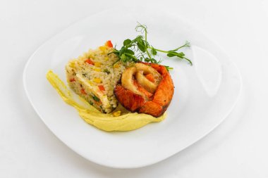 pirinç ızgara somon 