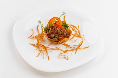  Somon ve sebzeli aperatif. 