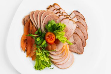 Dilimlenmiş farklı et. Yakın çekim.